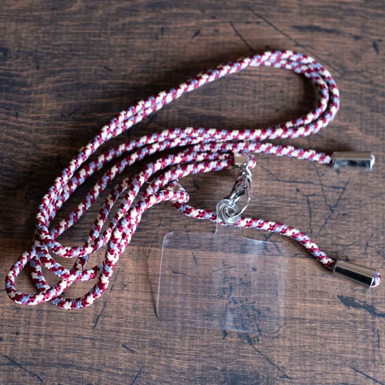 マスク用ネックストラップを100均で購入。首から下げるとつけ外しがラク