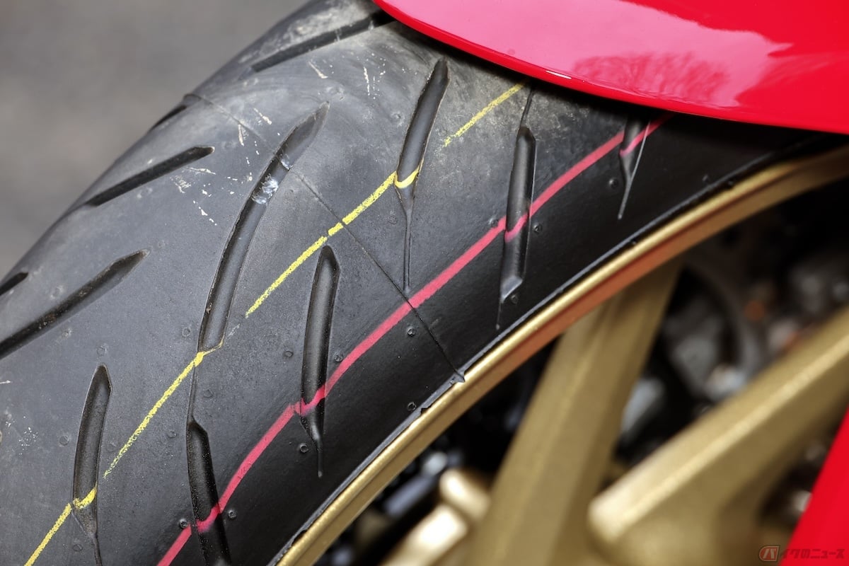 新品のタイヤに「ヒゲ」が付いている理由とは