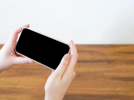 スマートフォン 横 を持っている手のイラストスマホ画面内デザインスペース イラスト素材7439633- フォトライブラリ