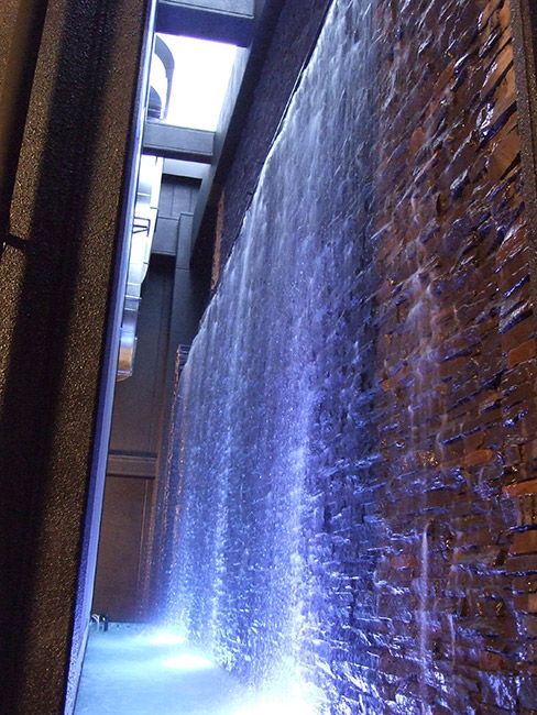 アクアウォールパネル ぬれない滝 7枚施行例