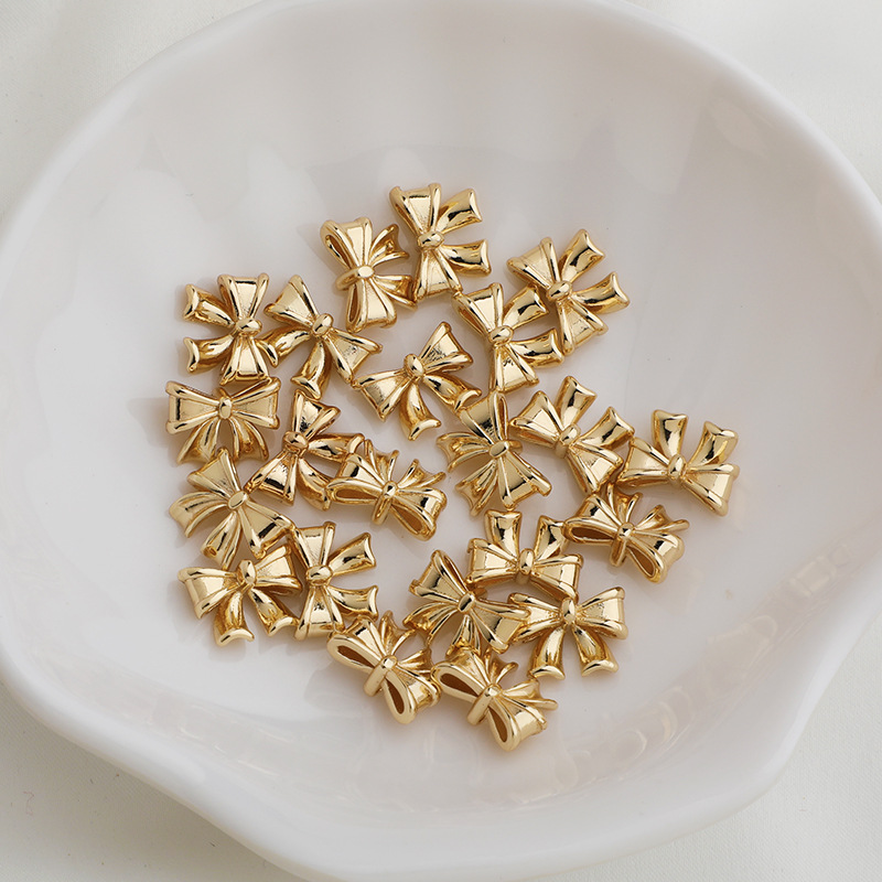 .⋆𝜗𝜚可愛いビーズリボンの作り方.⋆𝜗𝜚,,Addictionのビーズならブレンドされてるから, 何も考えずにテグスに通すだけで, 不規則で可愛いリボンビーズが簡単に作れます🥰,ピアス・イヤリングに, バッグチャームなど可愛いのができます♡♡, ぜひお手持ちのビーズでも作ってみてね✨,handmade