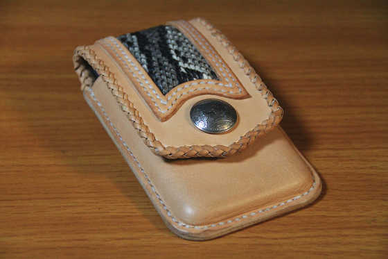 革の手帳型スマホケースの作り方 レザークラフトで自分で作る方法- ガジェニュ