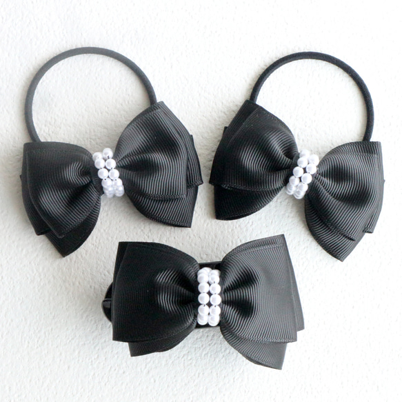 ビーズ付き黒リボンヘアクリップ リボン結び小さめ＊リボン帽子クリップ 黒 ＊iichi