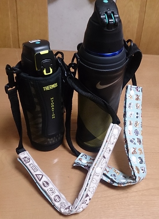 パラコードを編んで作るボトルホルダ