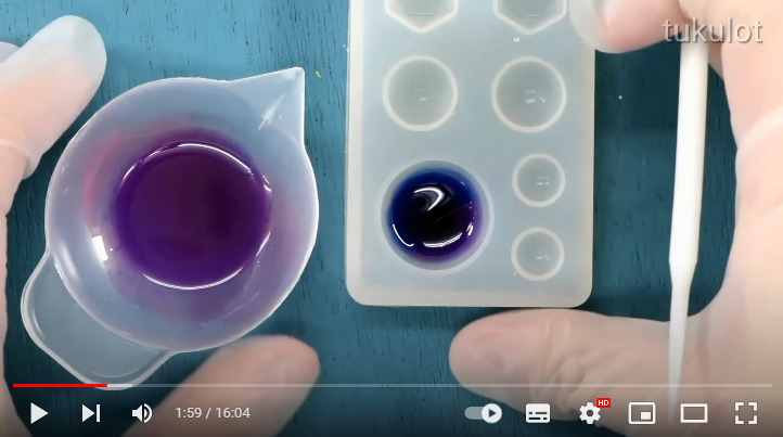 レジン宇宙塗りで100均小物入れをデコろう！映える宇宙塗りのポイントは？手作りアクセサリー初心者からハンドメイド作家をめざそう