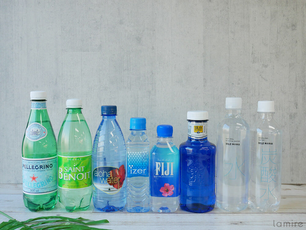 名入れペットボトルホルダー ペットボトル 保冷 名入れ かわいい プレゼント 実用的 女性 ギフト おしゃれ おすすめ ステンレス 誕生日 母親ボトルインボトル 500ml 650ml折りたたみハンドル式 ペットボトルクーラー フラワーイニシャル-ココロを贈る 名