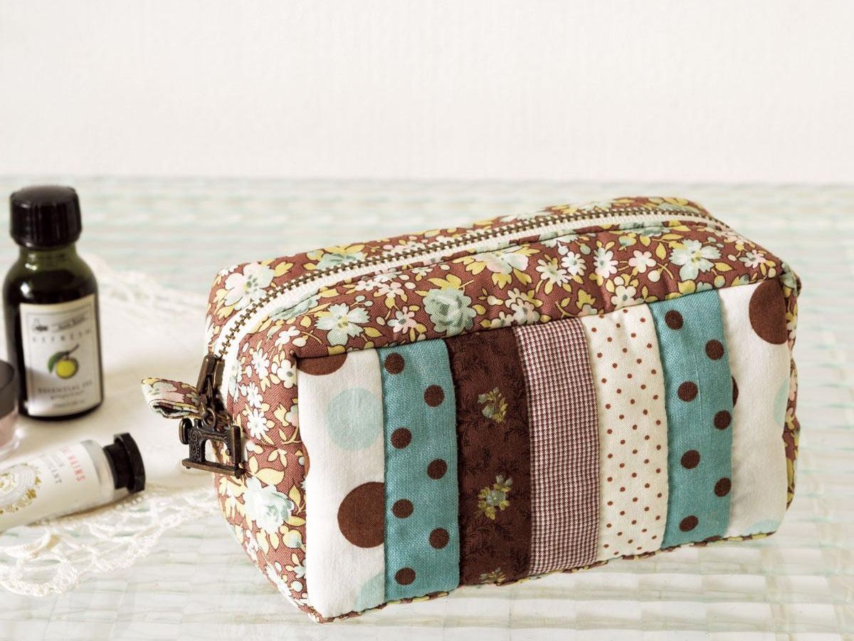 ✈旅行にぴったり🧳ハンドメイドのトラベルポーチ バスルームにつるして使えるハンギングポーチ。薬、チケットやパスポート、アクセサリーなど整理整頓しながら入れられる便利なポーチが作れます。 今度の旅行のおともにいかがでしょうか？―――――――――――――― 『すぐれ