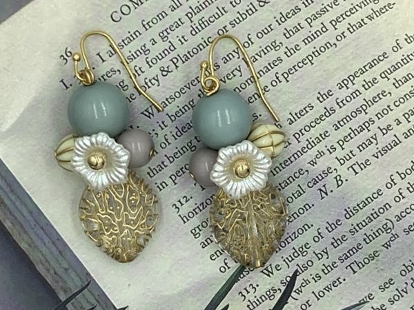 100均素材で ４才の娘の簡単ハンドメイド①ビーズアクセサリーLEE