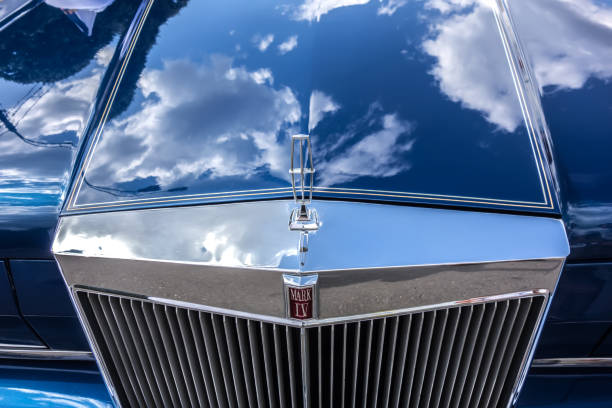 リンカーンコンチネンタルマークIV、アメリカの古典。クラシックカー展示会-ヘイダルアリエフセンター、バクー、アゼルバイジャン-2017年4月26日の写真素材・画像素材Image 179128203