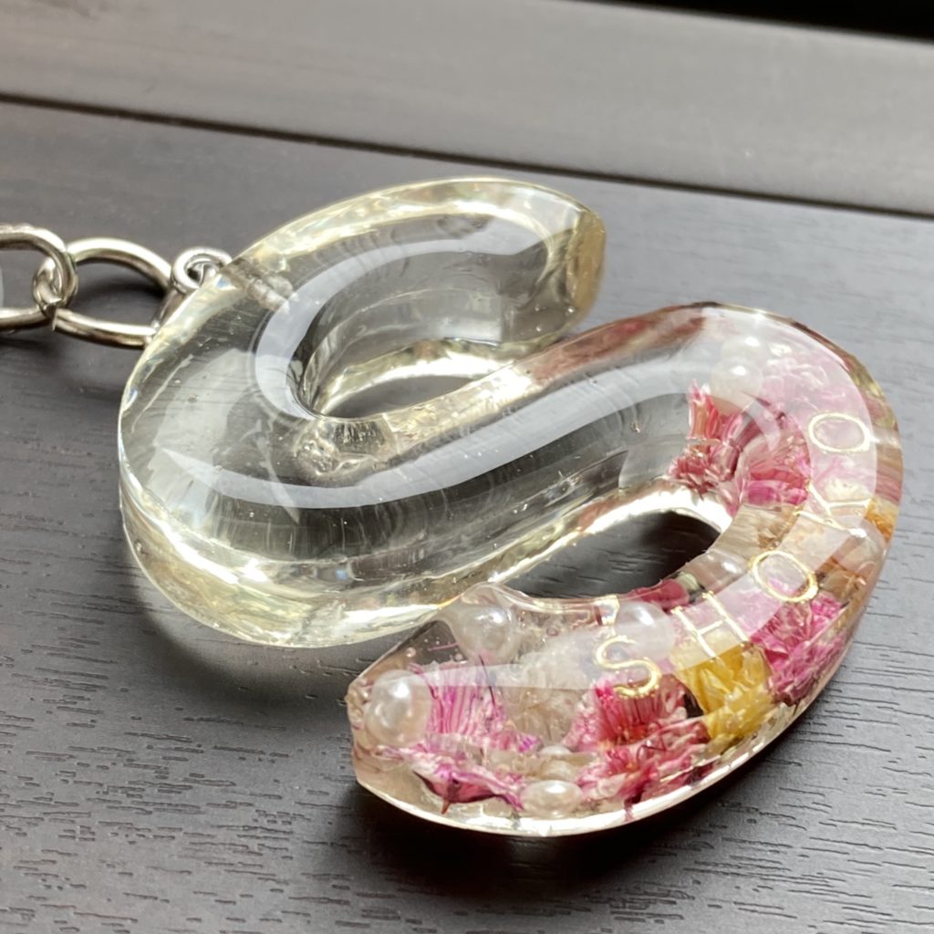 レモン☆レジンイニシャルキーホルダー キーホルダー yu- 通販 13636500Creema クリーマ