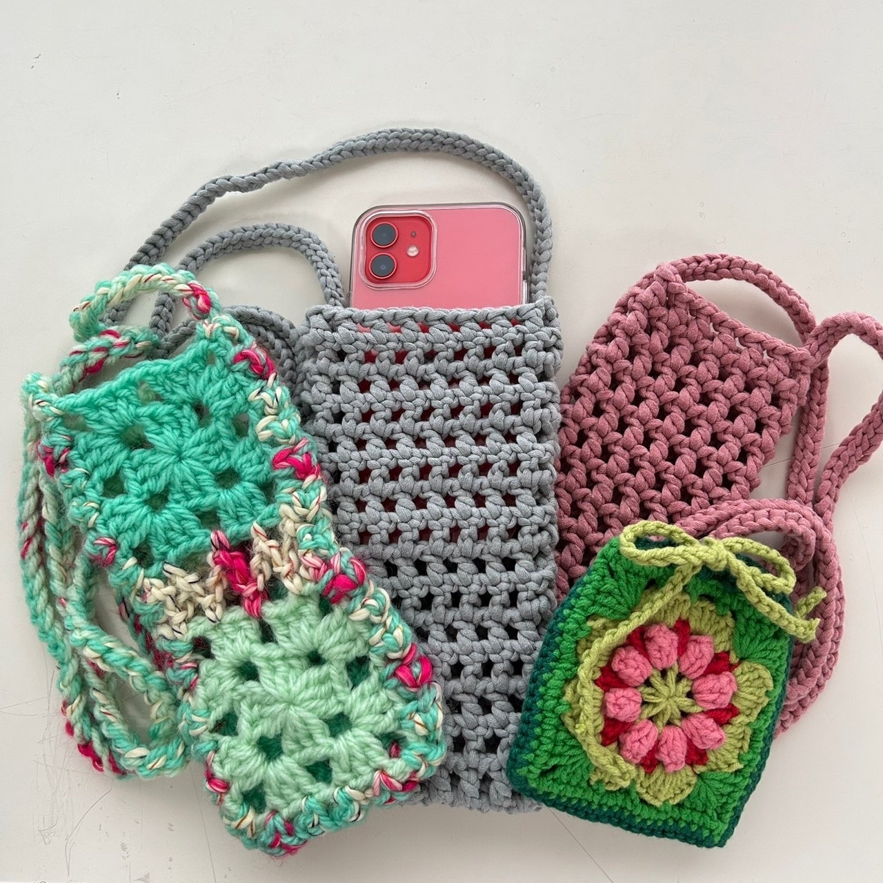 ダウンロード編み図:PDFデータかぎ針編み ギザギザスカラのスマホストラップ ショルダー