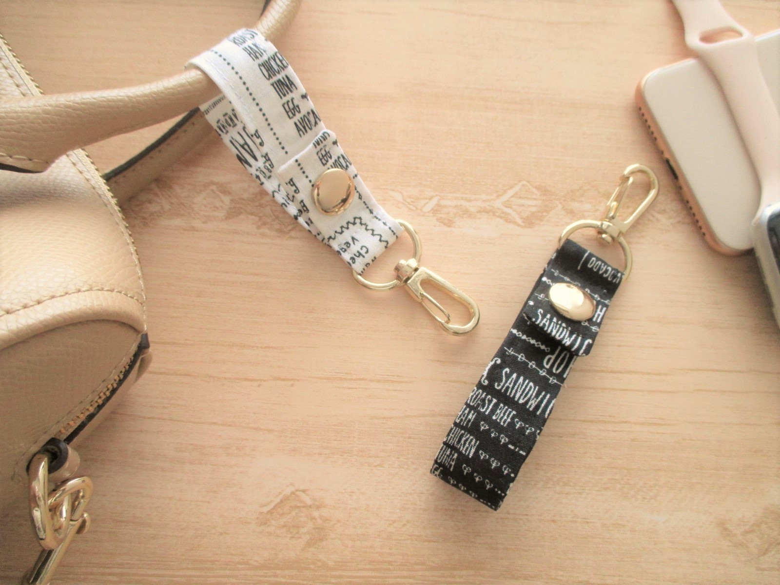 簡単♡seriaの材料で作る虹のキーホルダー🌈マクラメ100均DIY