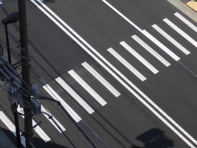黄色の実線に白色破線、交差点手前からこのようなラインがあるの- Yahoo!知恵袋