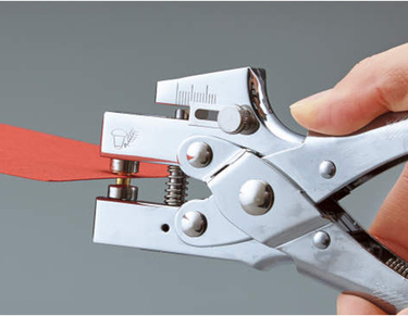 ハトメ 種類、打ち方、間隔etc についてまとめました │ 当社で使用しているハトメやピッチの決め方をご案内しています