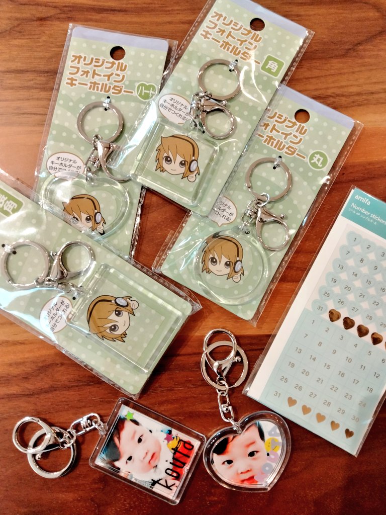 推しグラスキーホルダーの作り方 100均小物ケースを推しアレンジ！ペンで書かないから実用使いOK♪サイズ合わせもテンプレートがあるから簡単です すとぷり自作グッズ全6種類 イラスト&ネーム入り