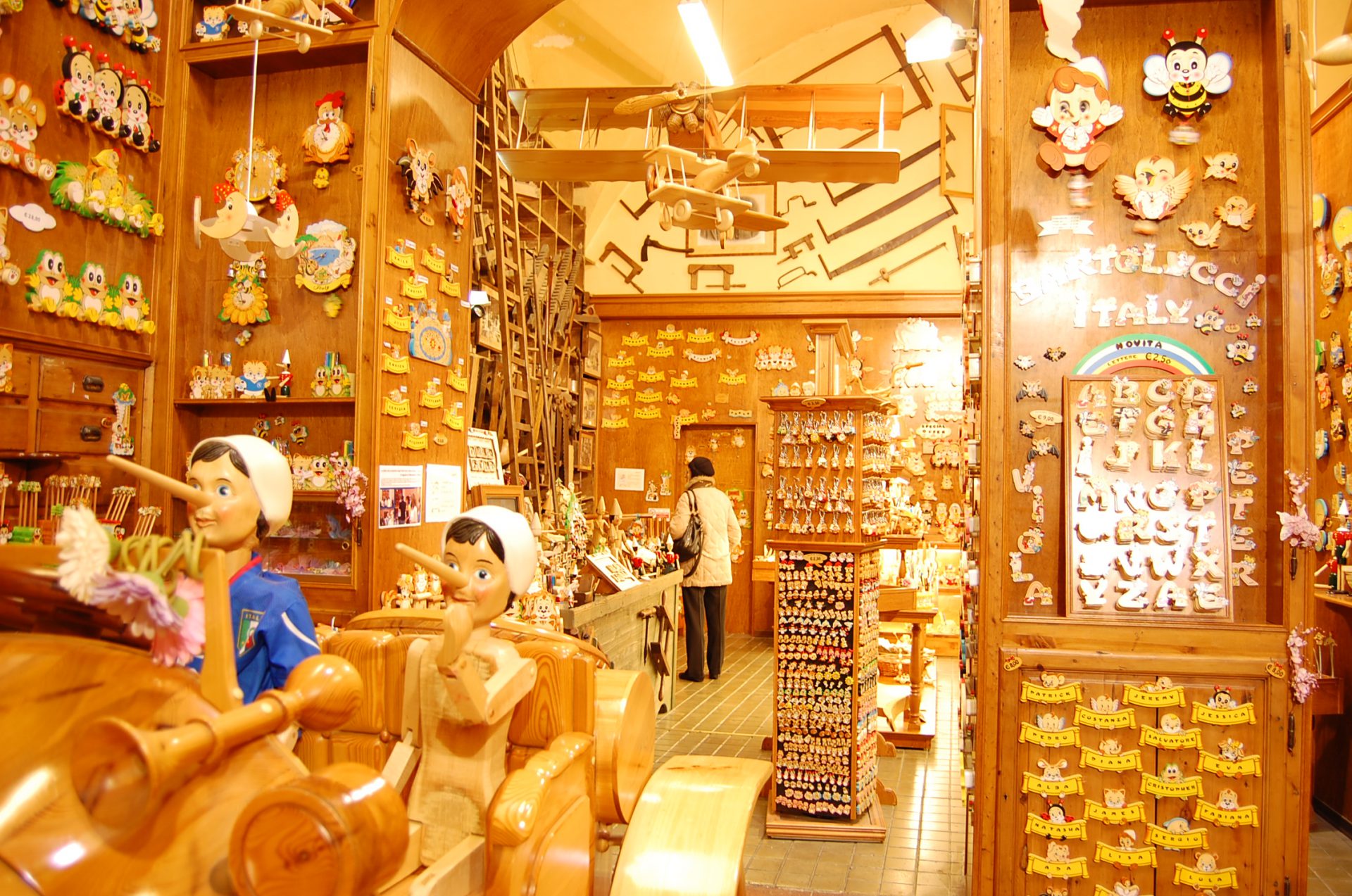 店舗ディスプレイ・陳列のコツや必要なアイテムを解説マネケル