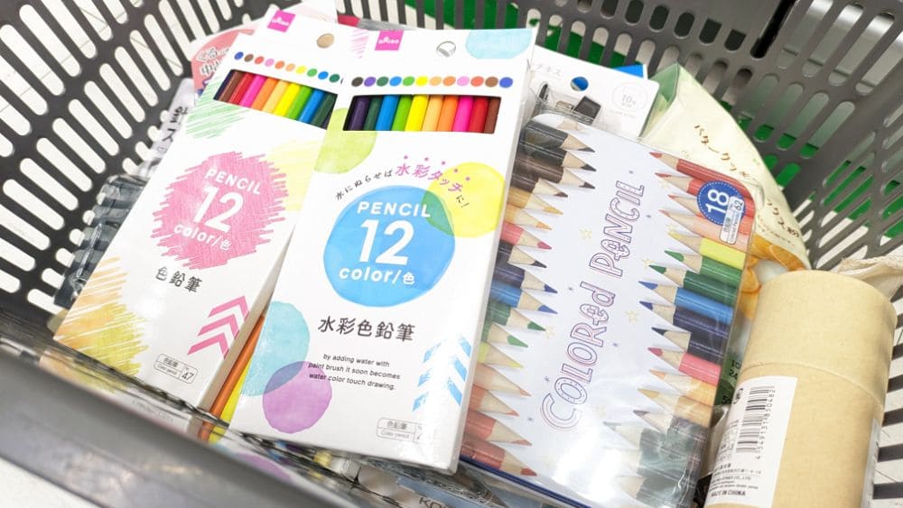 ダイソーの色鉛筆は発色が悪い？ 描き心地を徹底調査！ おすすめ商品も紹介ママテナ100均アイテムレビューママテナ