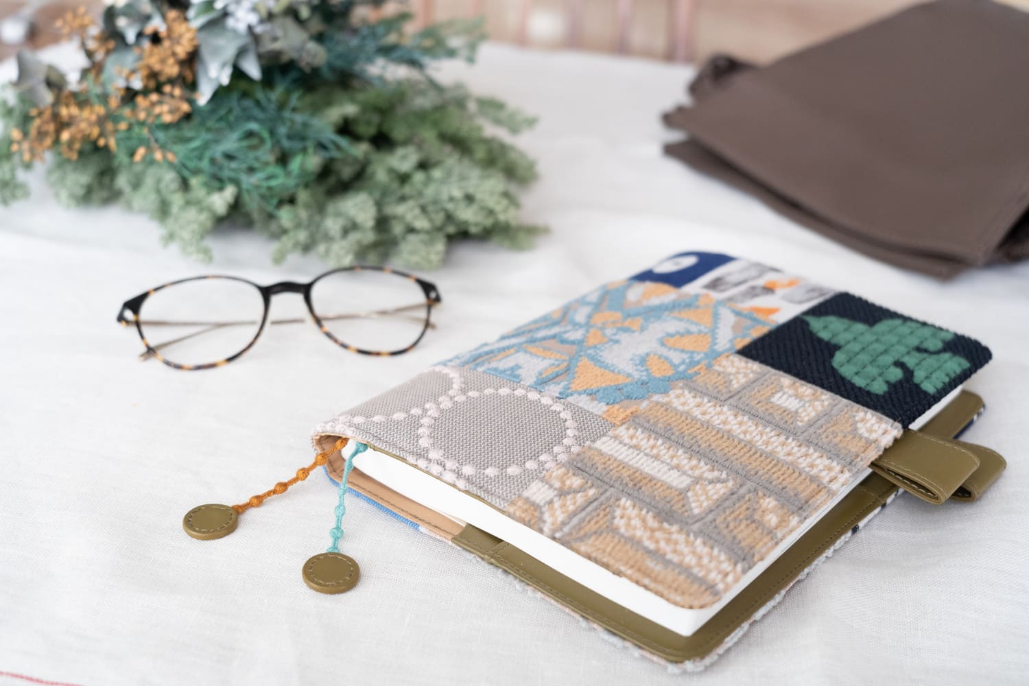 青木恵理子さんの機能が楽しいブックカバーのつくり方 1 「ポケット付きブックカバー」 - 天然生活web