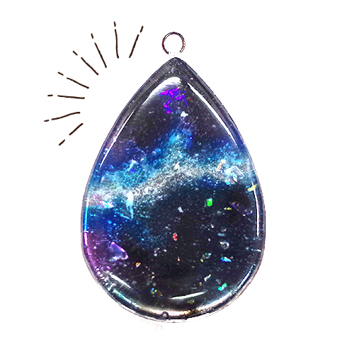 レジン宇宙塗りで100均小物入れをデコろう！映える宇宙塗りのポイントは？手作りアクセサリー初心者からハンドメイド作家をめざそう