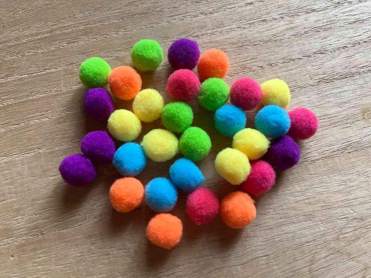 ポンポンメーカーの使い方 100均ダイソー・セリア アレンジ作品4選も！WEBOO ウィーブー暮らしをつくる