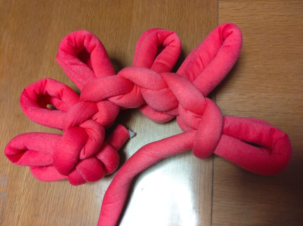 マンドゥバッグ簡単３０分で作れるショルダーバッグ♪今韓国で流行りのチャンキーニットでもこもこかわいい大人気のバッグの作り方♡道具不要・分かりやすいニット 毛糸 の簡単繋ぎ方・指編みの編み物