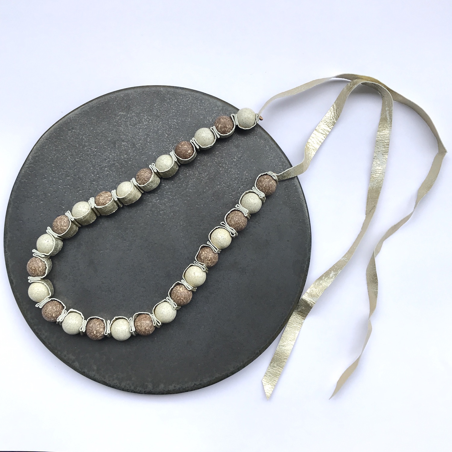 オリジナルキット～ビーズステッチ～ 蝶々結びのリボンリング ブラックビーズ ・パーツなどのハンドメイドパーツおよびハイクオリティ・プチプライスのアクセサリー販売サイト