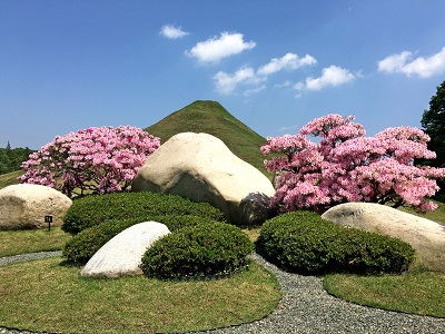 仙石庭園 ― 現代の大名庭園…広島県東広島市の庭園。 |