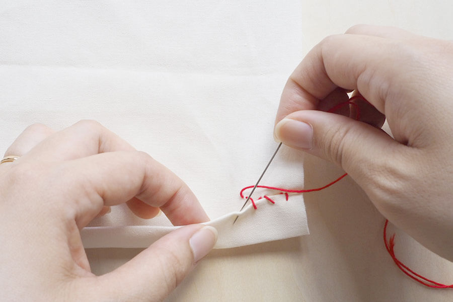 かがり縫いはどのような縫い方？やり方や綺麗に縫うコツも解説