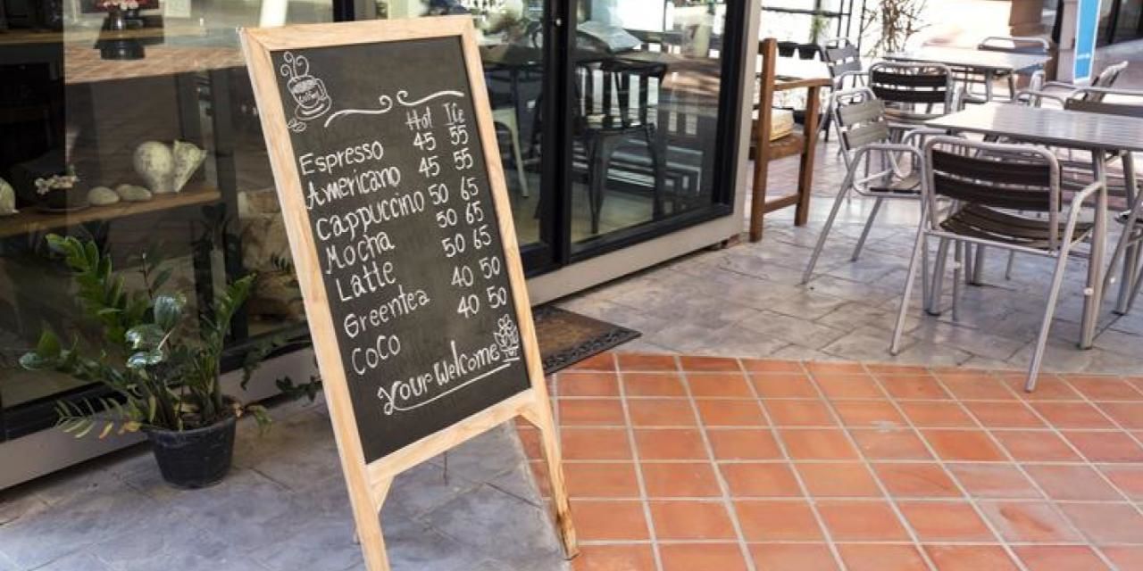 新A3ポップパネル付A型ボード 片面│ポスターが掲示可能なA型スタンドサイン・インフォメーション,A型ボードA型,スタンド,木製,脚長,木製,ウッド,イーゼル,チョーク,メニュー,ボード,看板装飾.com