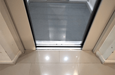 高層ビルの上についている「赤いランプ」は何かテンミニッツ・アカデミ