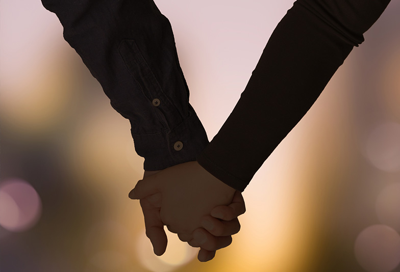 握手をするときは『右手』と『左手』どっち？ 意外と知らない“握手のマナー”とは プロの監修TRILL トリル