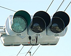 交差点の番人”信号機の日本での大進化、ＬＥＤ登場で省エネと長寿も実現！CBC MAGAZINE CBCマガジン