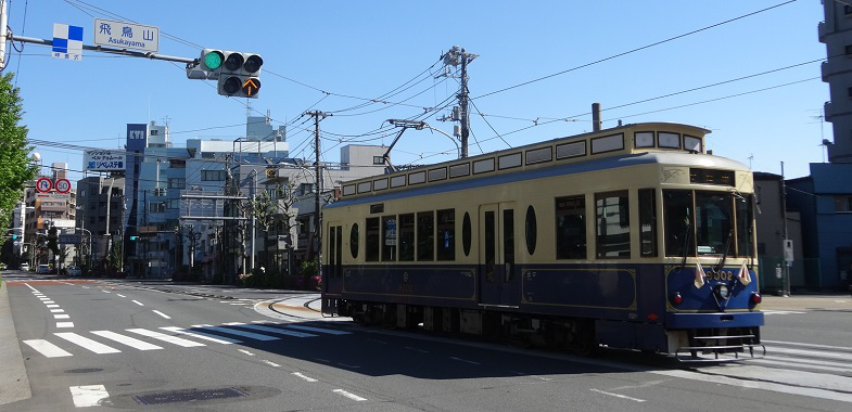 路面電車の信号：赤信号+黄色矢印の写真素材64716680- PIXTA