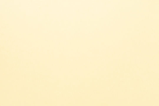 冬のファッションは視覚からほっこり、あたたかく。クリーム色のニットと赤ニットキナリノ