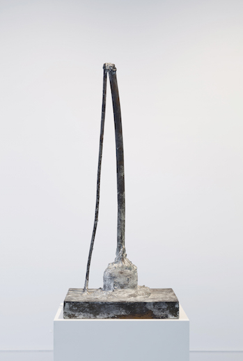 即興性と激情に満ちた世界を堪能する、原美術館「サイ トゥオンブリー：紙の作品、50年の軌跡」Pen Online