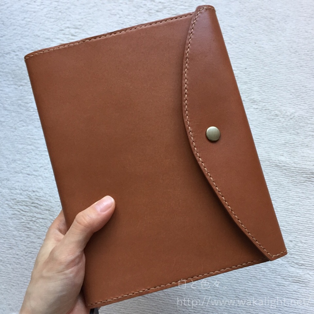 ダイアログノートのレザーカバーを自作。初めてのレザークラフトでしたが、なかなかいい感じにできました！文ログ