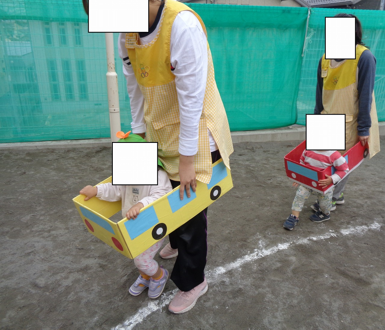 ダンボールカー&ダンボール電車」のアイデア 13 件 2025手作り おもちゃ ダンボール, ダンボール, 手作りおもちゃ