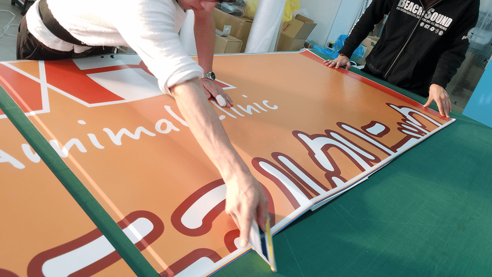 注意喚起・案内看板のデザイン例とデザインのコツ看板のサインシティ