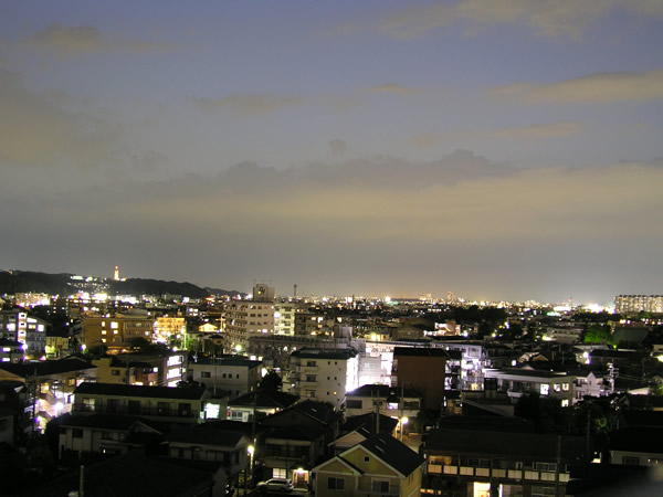 フリー素材街中の交差点 3枚背景イラストみんちりえ