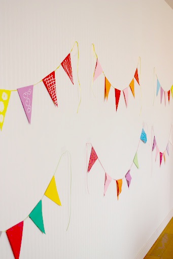 誕生日や推し活に！フラッグガーランド素材-ドット＆ストライプ8色セット ダウンロード販売HAPPY BIRTHDAYCRAFTS ハピバクラフト 〜誕生日の飾り付けや手作りメッセージカードのお店