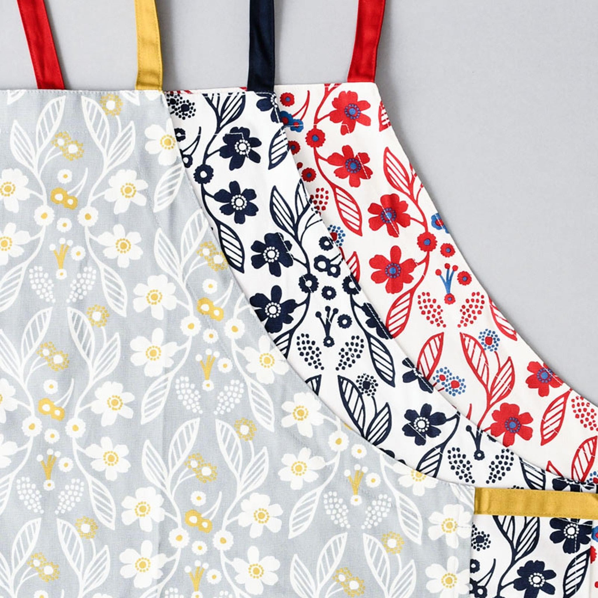 切れ目の入った型紙 パターン カシュクールワンピースエプロン ハンドメイド 手で切り離してすぐにソーイングが楽しめます KOP-04パターンリバティ・ファブリックス正規販売店生地の通販メルシ