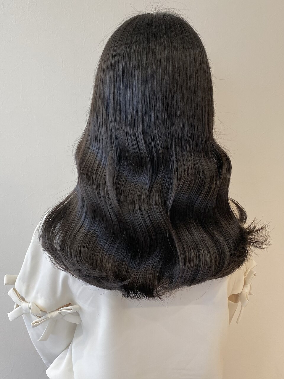 ダークグレージュ の 色落ち だよ ブリーチ後にダークカラーにしたのだけども、 どれくらい色を持たせたいか？ 次に、また明るくしたいか？など色落ちの事を考えて薬剤選定するんまよ☆色落ちのゆかり なら、ちょっとしつこく色落ち後のお話しを聞いてしまうのです