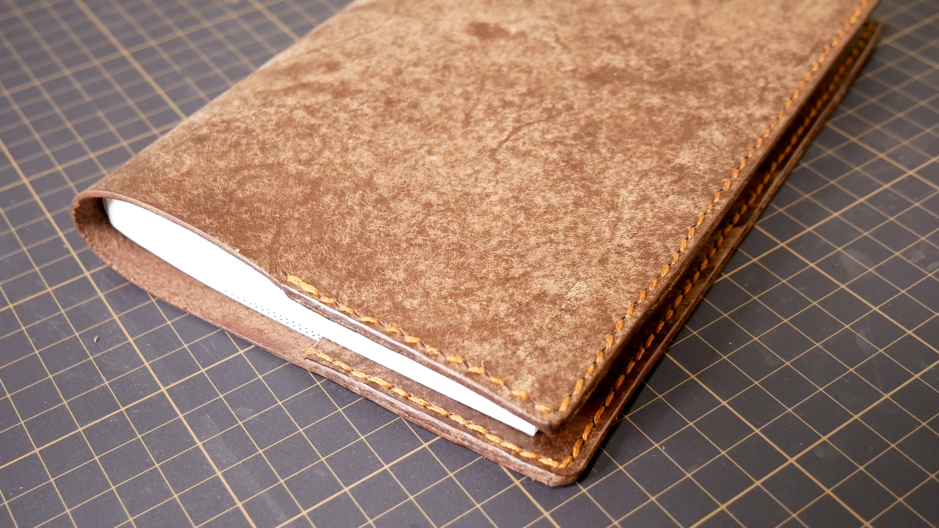 STUDIO TAC CREATIVE レザークラフト MAKING ORGANIZER COVER WITH YOUR FAVORITELEATHER AND PARTS 好みの革とパーツを選んで 理想の手帳カバーを作る