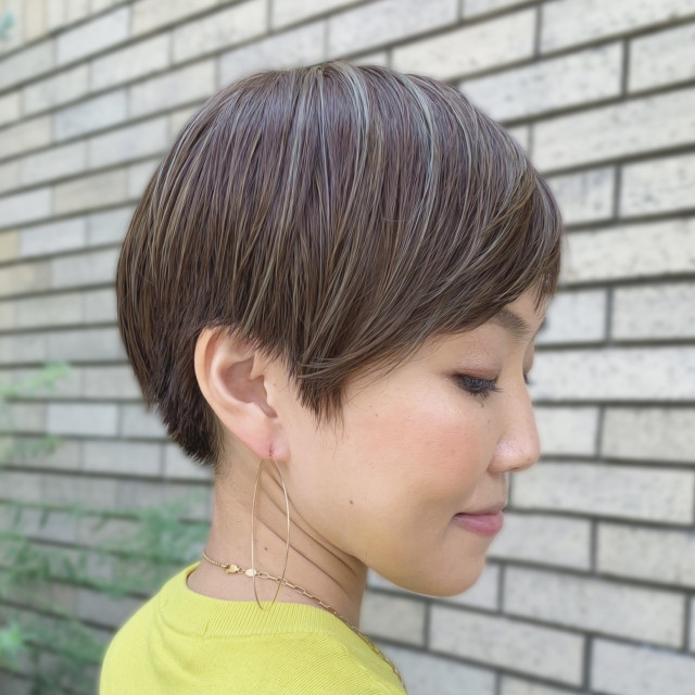 ハンサムショート ハイライトグレージュイルミナカラーBONECCA鶴見 髪質改善 白髪ぼかし ハイライト ボネッカ のヘアスタイル美容院・美容室を予約するなら楽天ビューティ