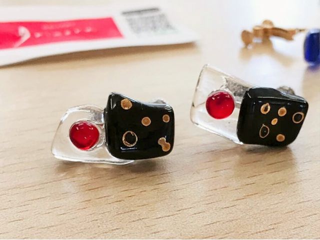 きれいな 輪っか のつけかた！ ステンドグラス アクセサリー 吊り下げ 小物