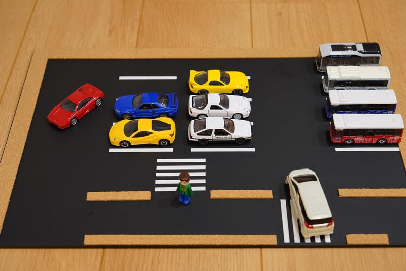 真似したい＆子供夢中！ 100均グッズで「手作りトミカタウン」子供とお出かけ情報「いこーよ」