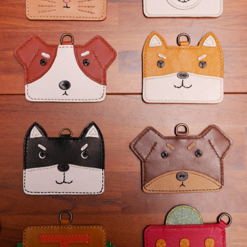 身分証ケース 自衛官用事、幹部推奨 このナチュラルの革はやっぱり経年変化が醍醐味🤤 楽しみだな〜kankulaカンクラレザークラフト小物leathercraftレザークラフトハンドメイドハンドメイドレザークラフト手作り革小物革細工小物ヌメ革財布牛革財布