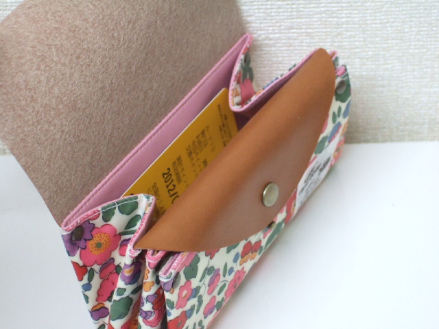 掲載本「ハンドメイドのミニ財布」無料型紙 アコーディオン財布の作り方 小銭入れ : ハンドメイドどっとこむ無料ﾚｼﾋﾟ紹介＊ｵﾘｼﾞﾅﾙﾊﾝﾄﾞﾒｲﾄﾞ雑貨制作・販売