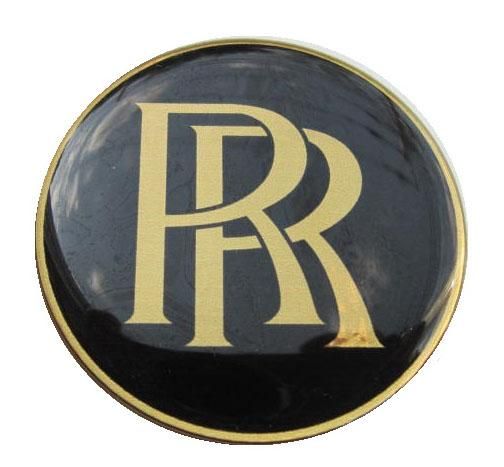 ポーランド、ポズナン-2022年4月8日：ロールスロイスの象徴的なバッジ、ロゴのクローズアップビュー。ロールスロイスは英国の高級車です。の写真素材・画像素材Image 184525825