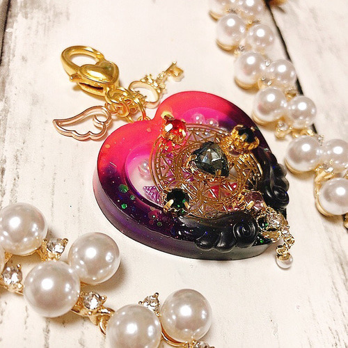 魔法少女マジカルエンジェル◇ハートシェイカー ダブルハートシェイカー シェイカーキーホルダー シャカシャカキーホルダー レジン ハート コスメ アニメキャラクター コスプレ ビーズ パール ストラップ セーラームーン まどマギ デコ しぇりるのシェイカー - メルカリ